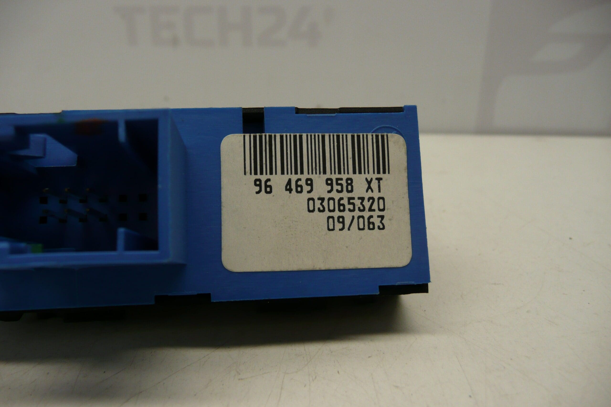 PDC-schakelaar en centrale vergrendeling voor Peugeot 407 96469958XT 6554EY - Afbeelding 2