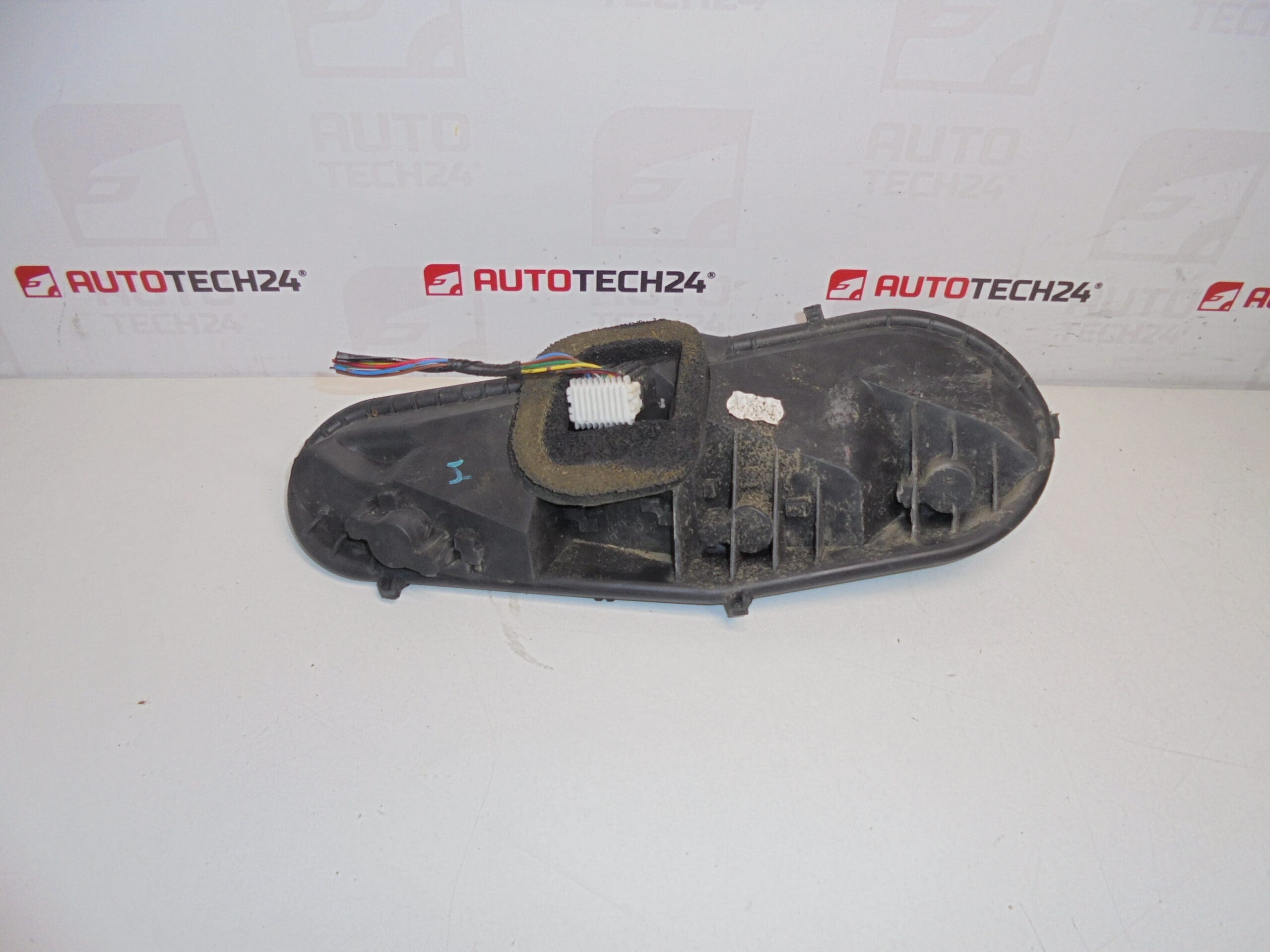 Rechter achterlamp boutbasis met Citroën C1 Peugeot 107 634681 kabelkabel