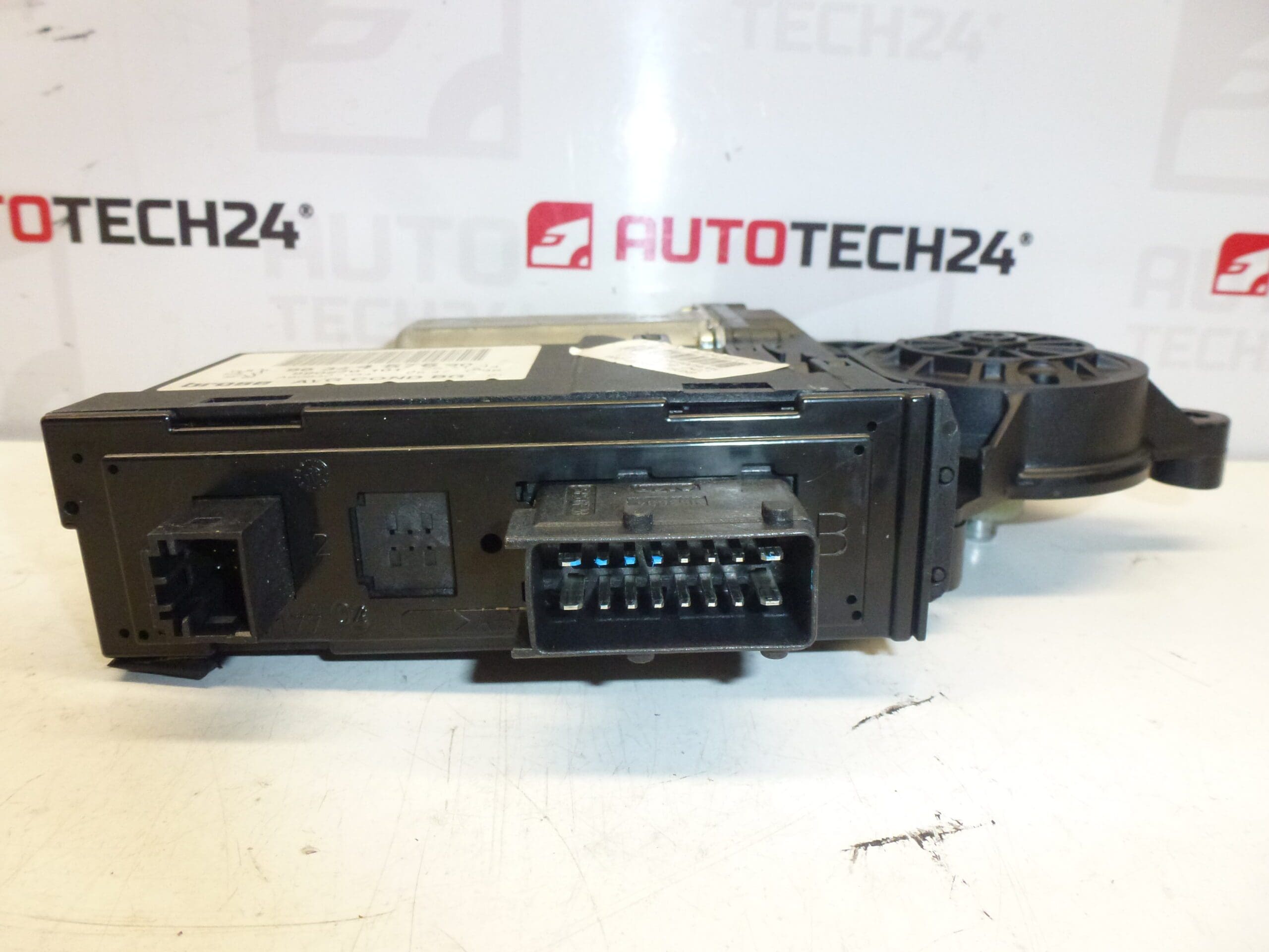 Peugeot 307 Raambedieningsmotor linksvoor 9634457580 9221N5