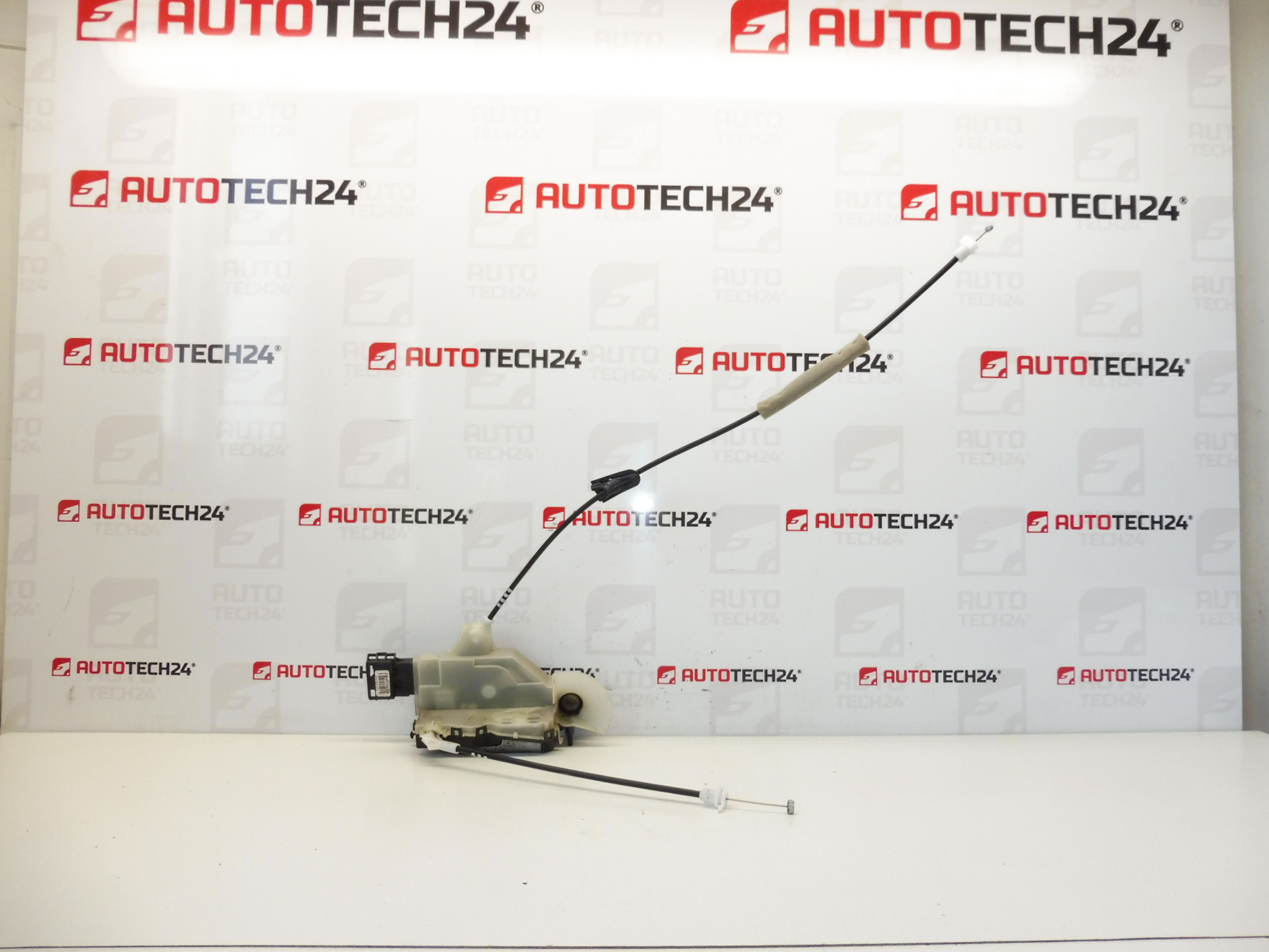 Deurslot linksvoor Peugeot 308 A048069 A04944 9800616680