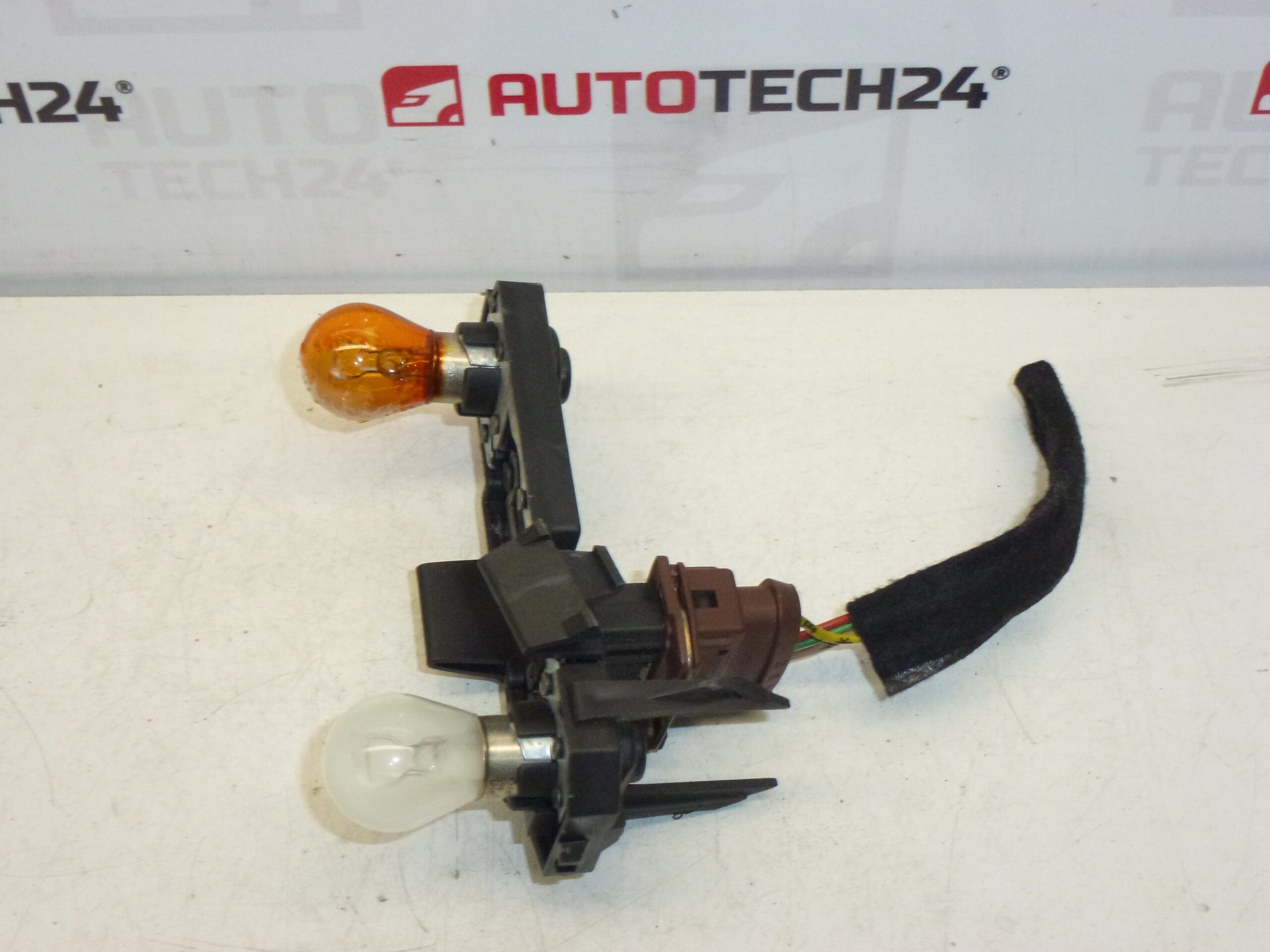 Lampvoet rechts achter, exterieur Peugeot 406 COMBI 6351H5