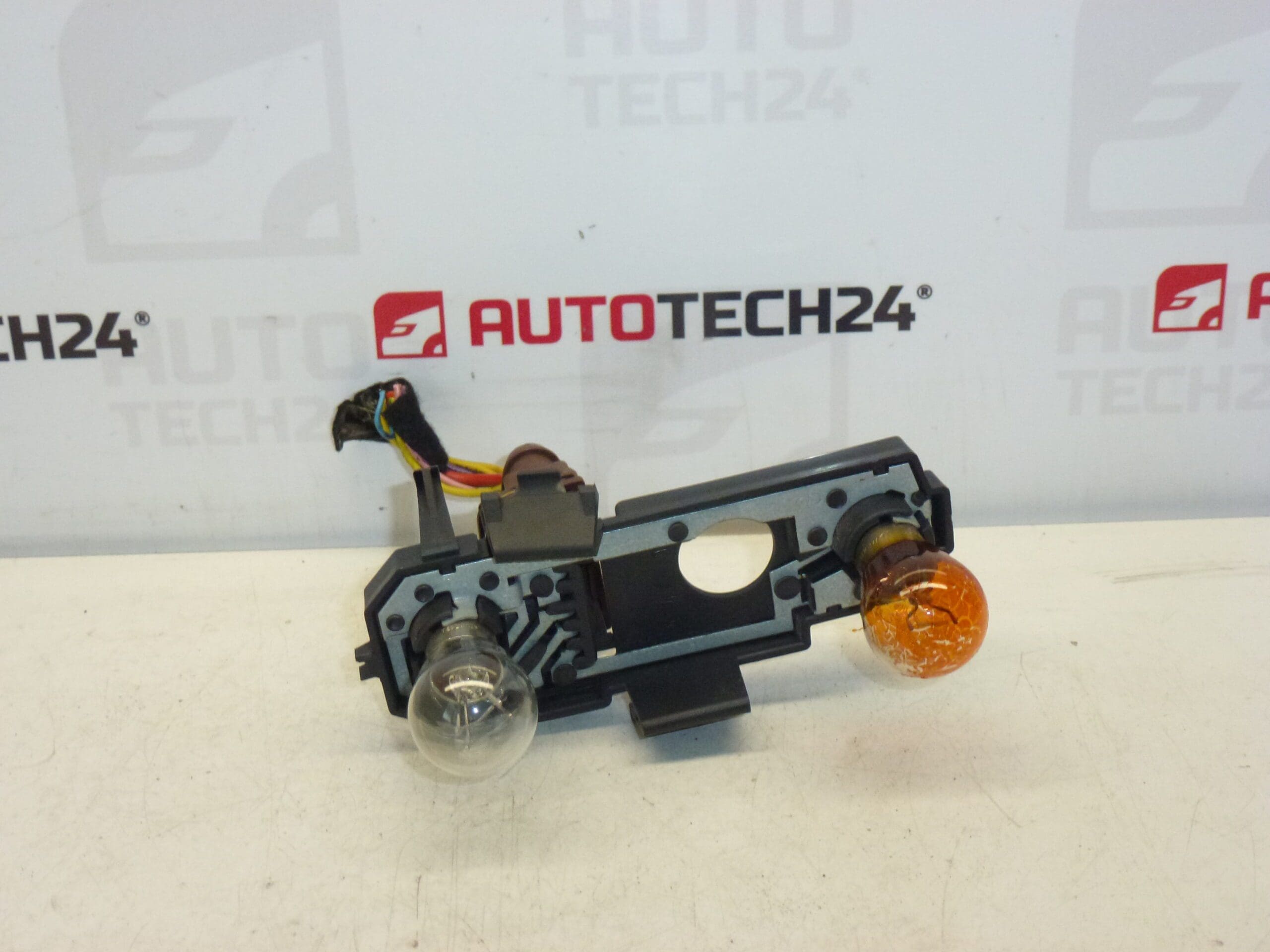 Lampvoet links achter, exterieur Peugeot 406 COMBI 6350H5