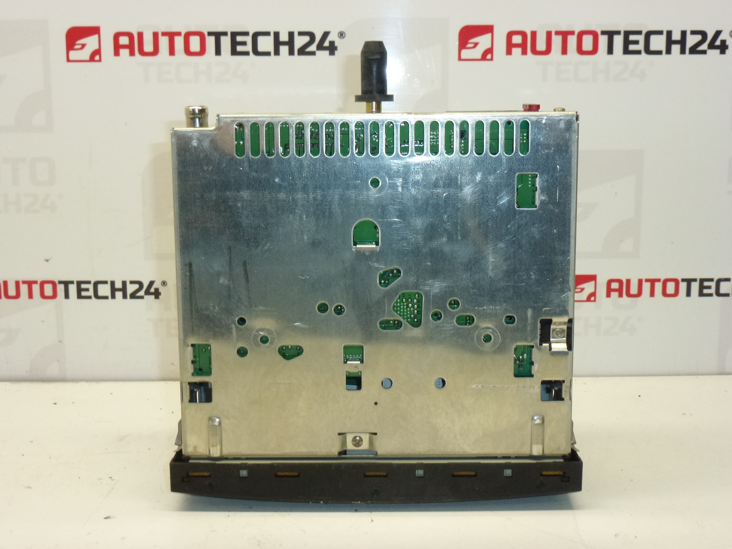 Autoradio CLARION Citroën Peugeot 96565718XT 6564LT