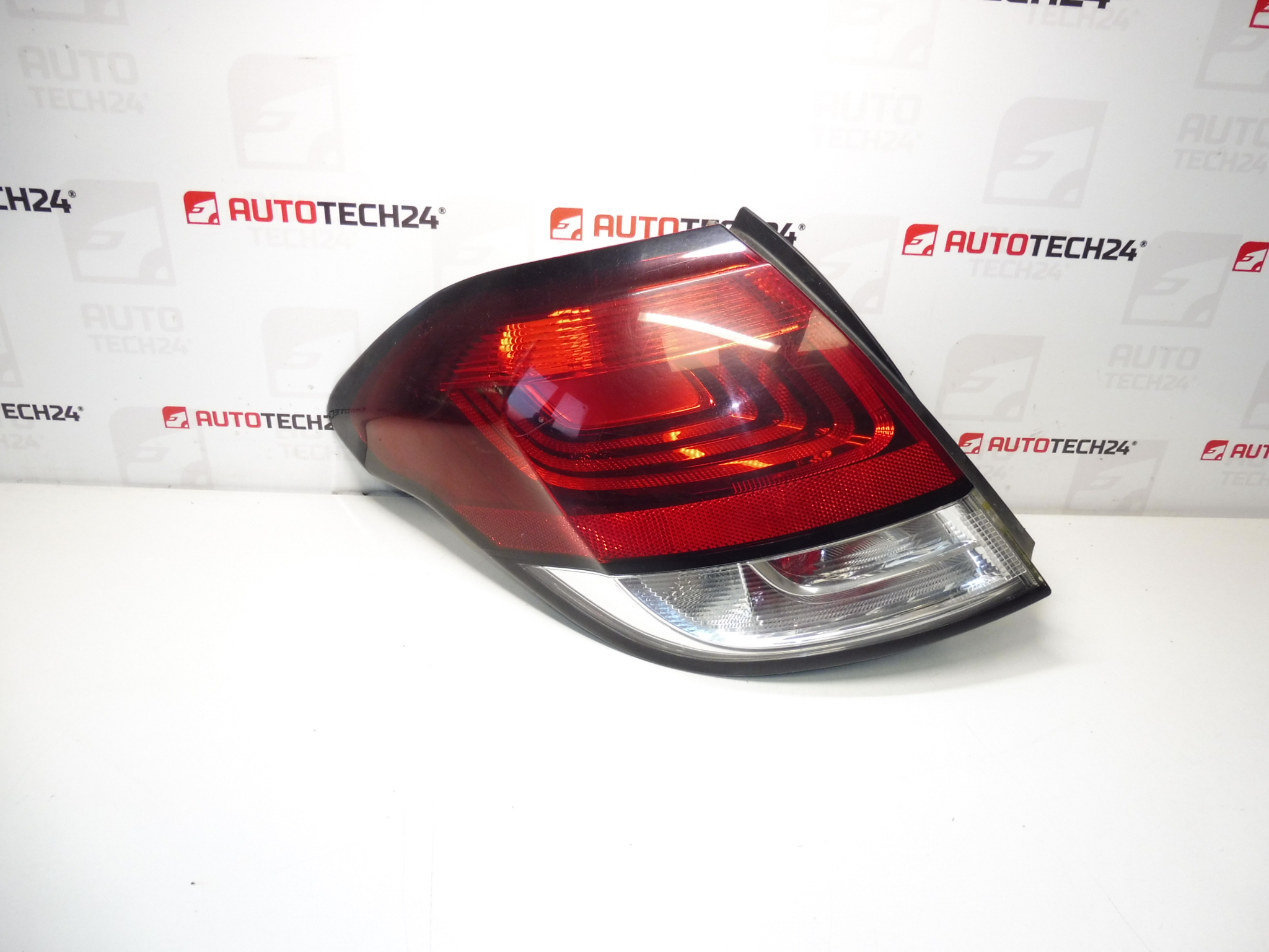 Linker achterlicht buitenkant Citroën C4 II 9808624480 9808624680