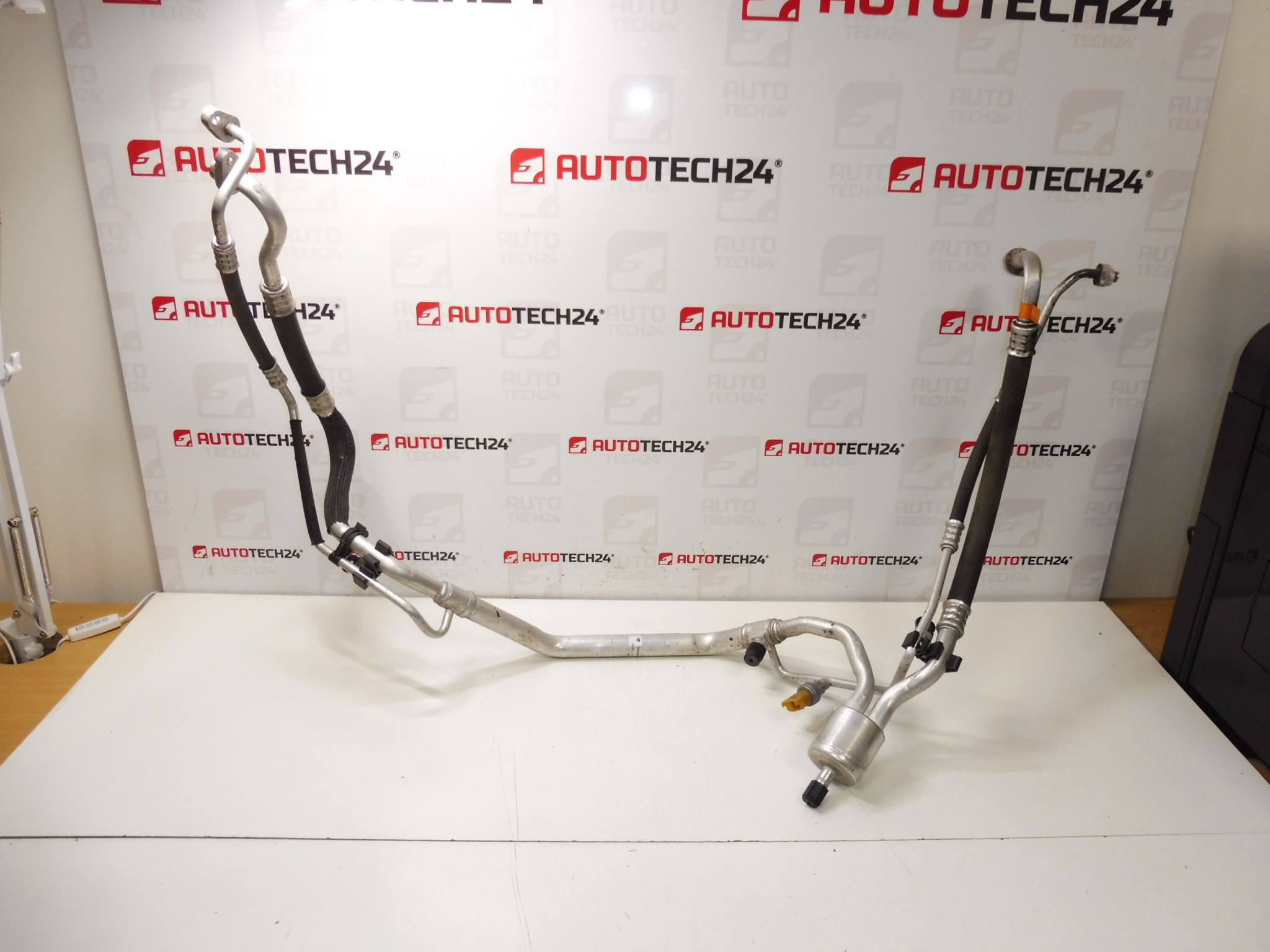 Klimaatpijp Citroën Peugeot 9800404180