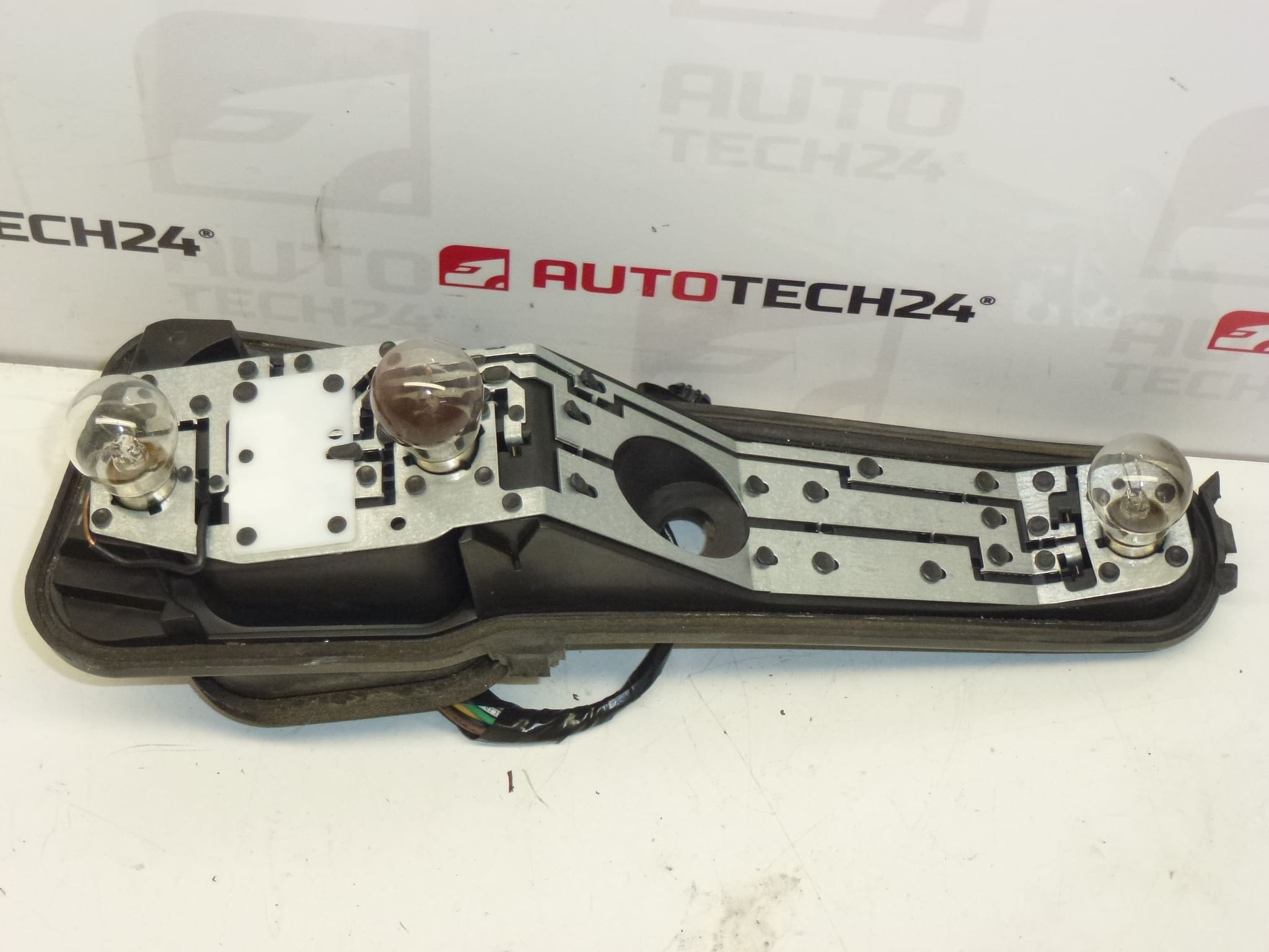 Lampvoet rechts achter Peugeot 206 Combi 6351R4 met bedrading