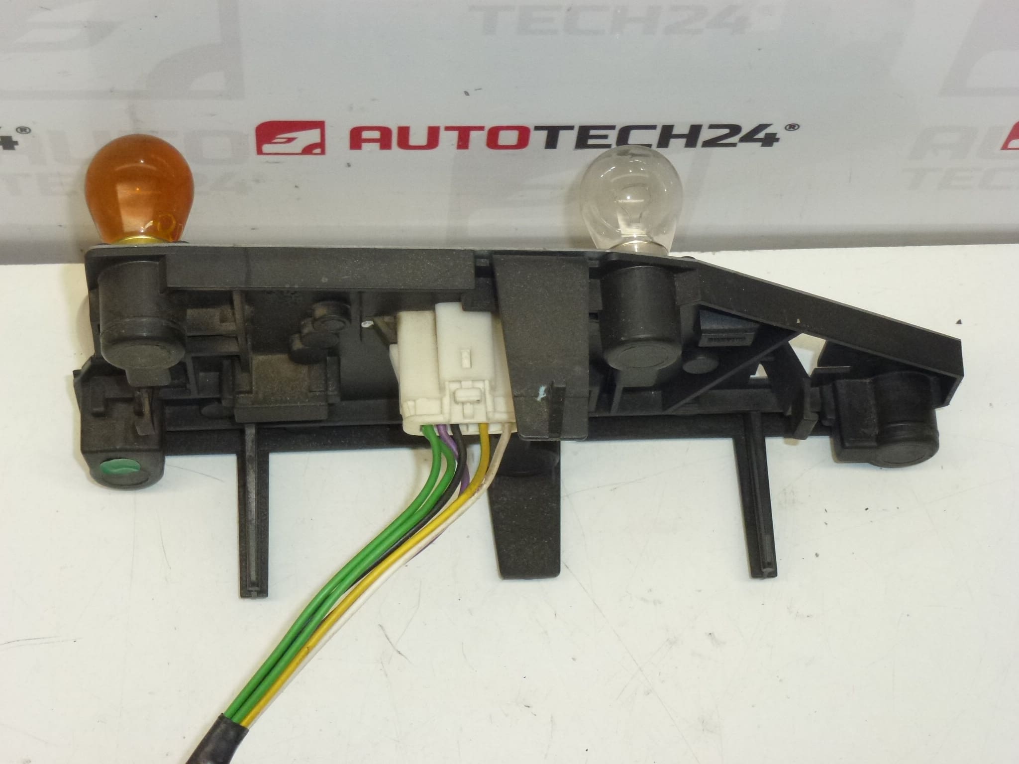 Lampvoet rechts achter Peugeot 406 4 deuren 9630364777 6351L5