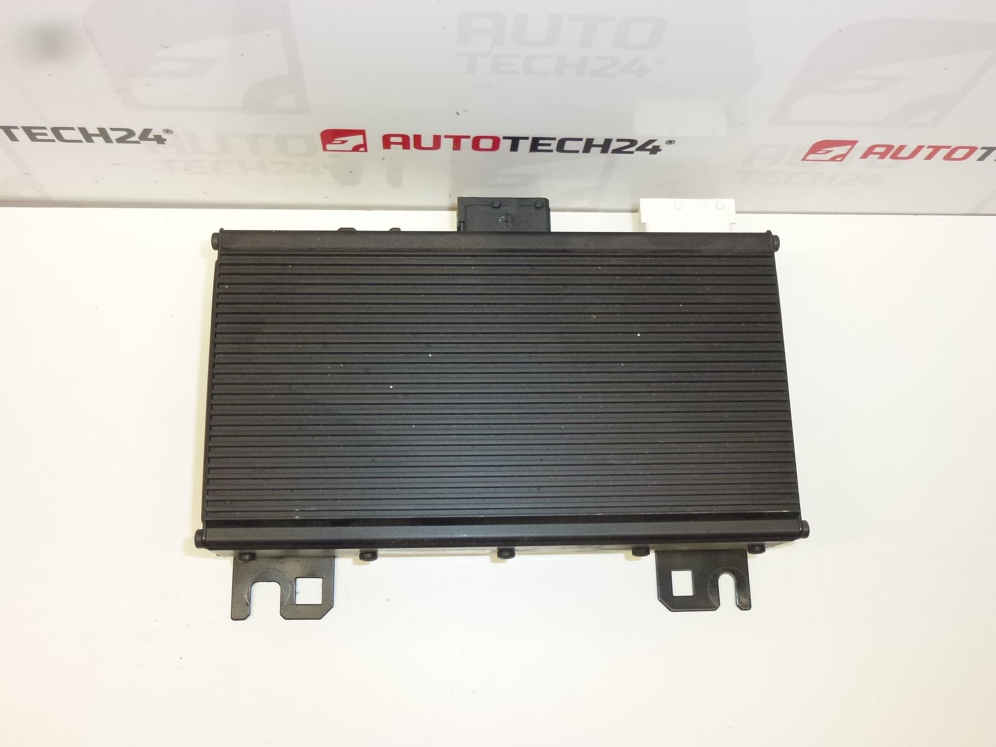 Versterker JBL Citroën Peugeot 9653383680 6560LZ