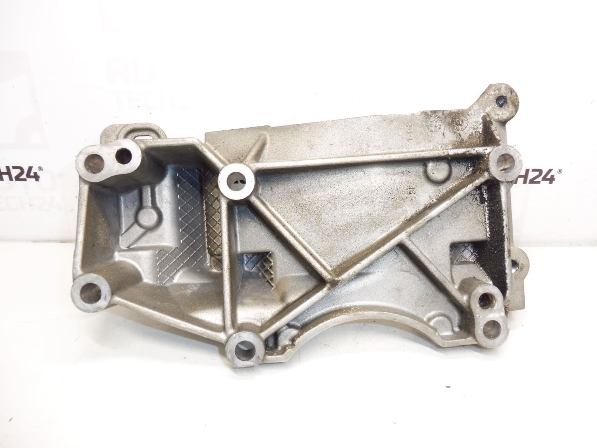 Alternator Holder 1.8 16V 2.0 16V Citroën Peugeot 9648735580 5706J8 - Afbeelding 2