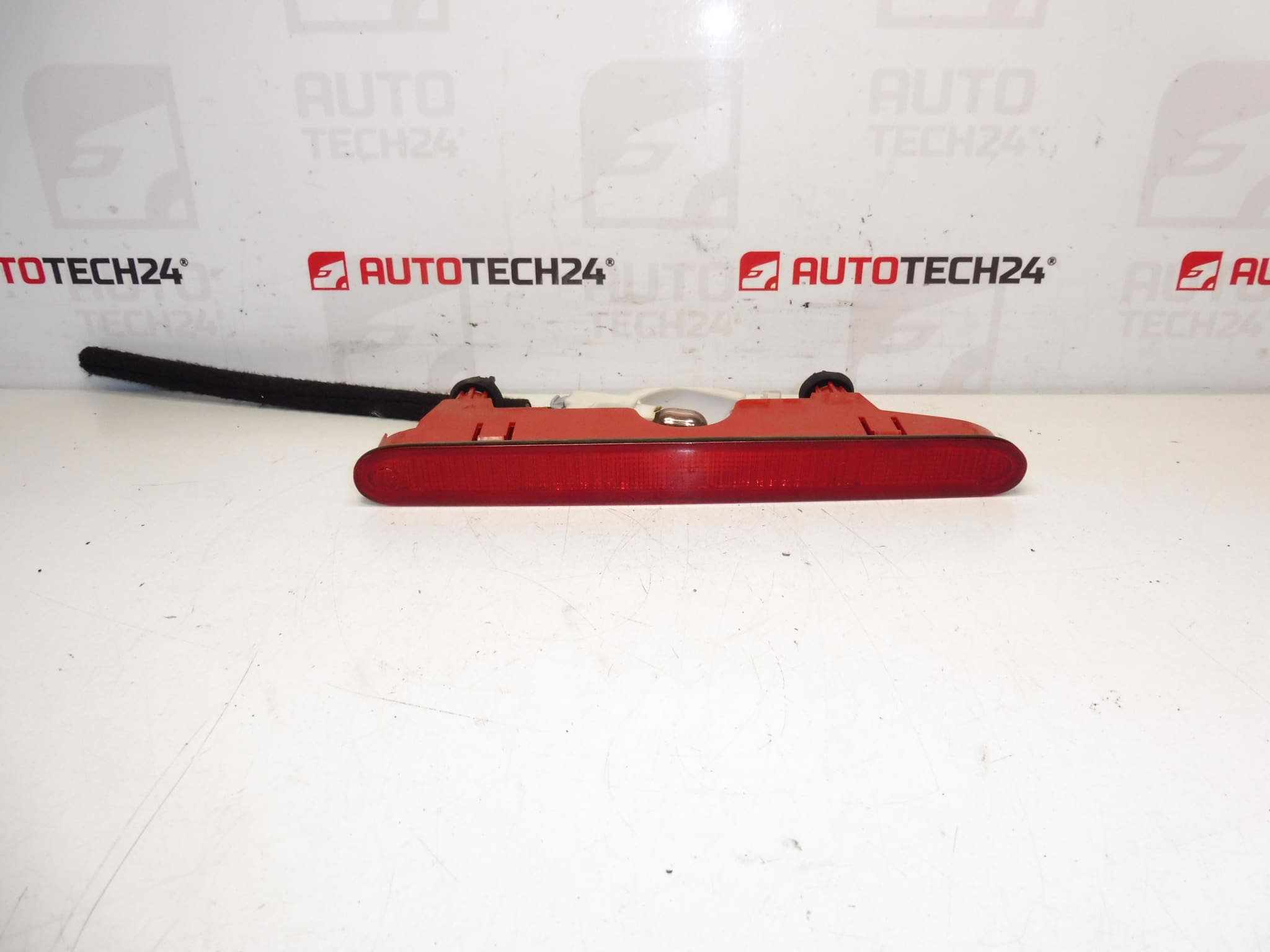 De derde remlicht Peugeot Citroën 9682830180 968528980 6351FE