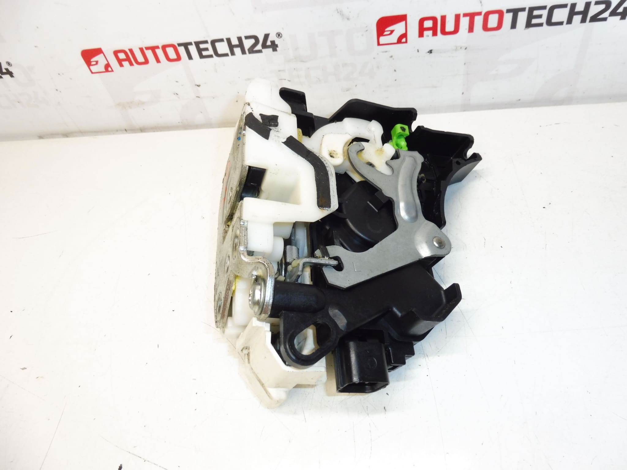Slot linksvoor voor Citroën C-Crosser / Peugeot 4007 9135CC - Afbeelding 2
