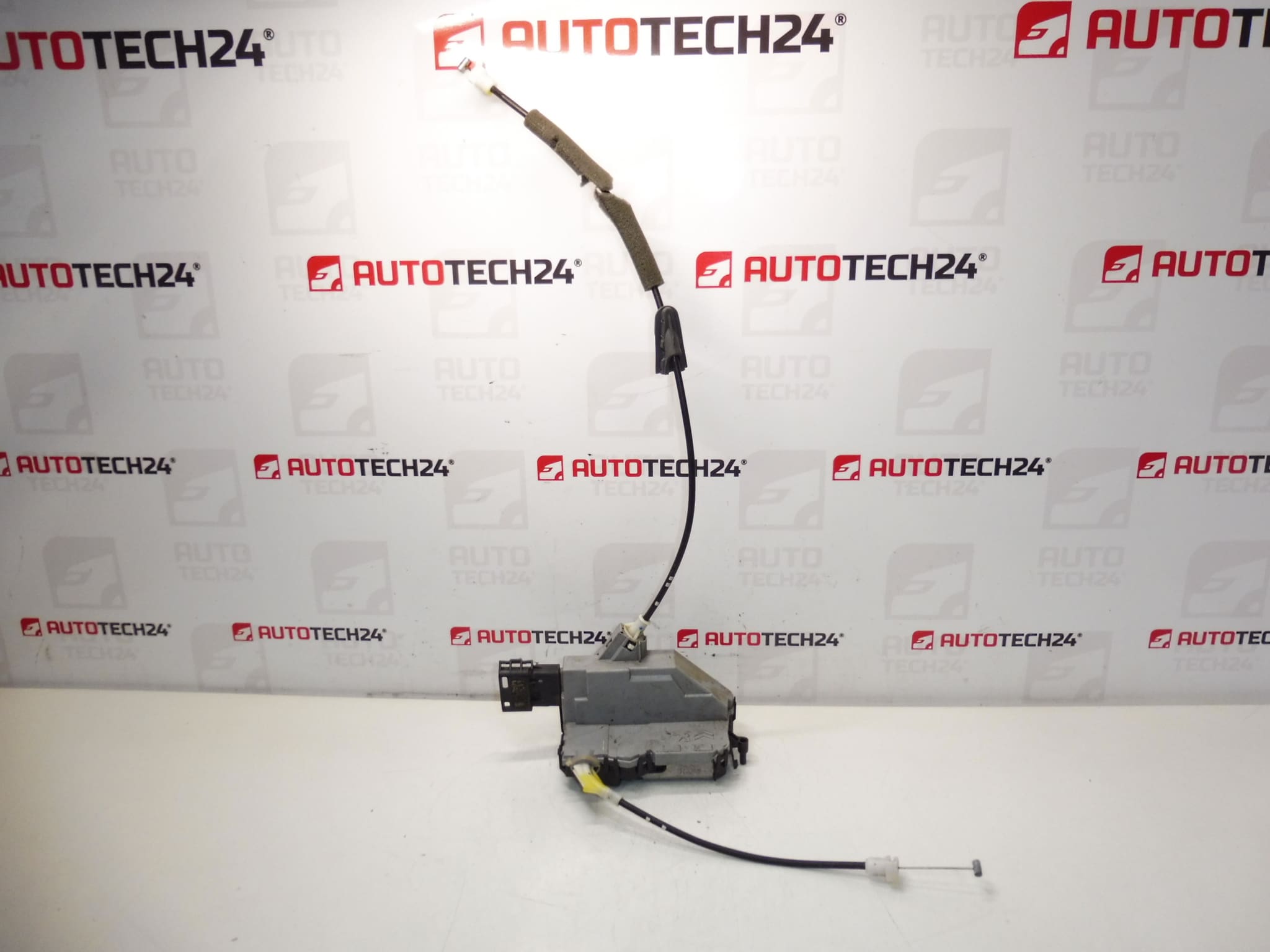 Deurslot passagierszijde links achter Peugeot 3008 5008 9800623780 9137T8