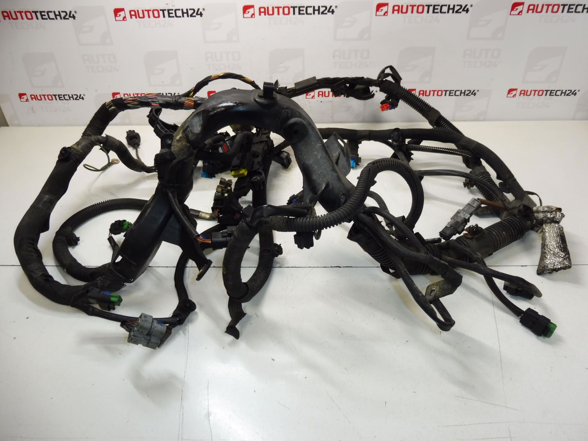 Hoofdmotor Citroën Peugeot 1.6 HDI 9664694980 6569NW - Afbeelding 2