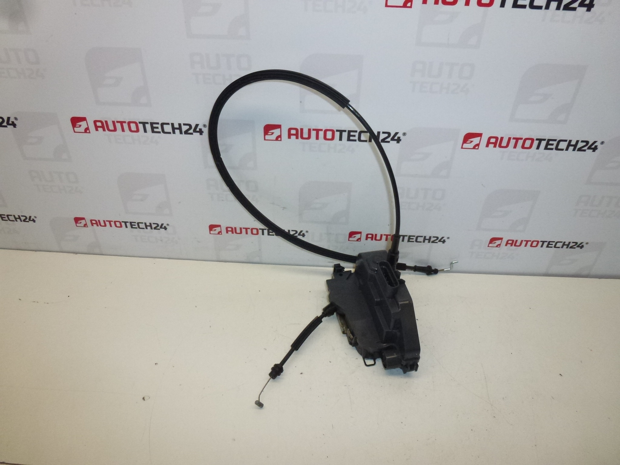 Deurslot linksvoor Peugeot 307 CC 52229880 9135P5