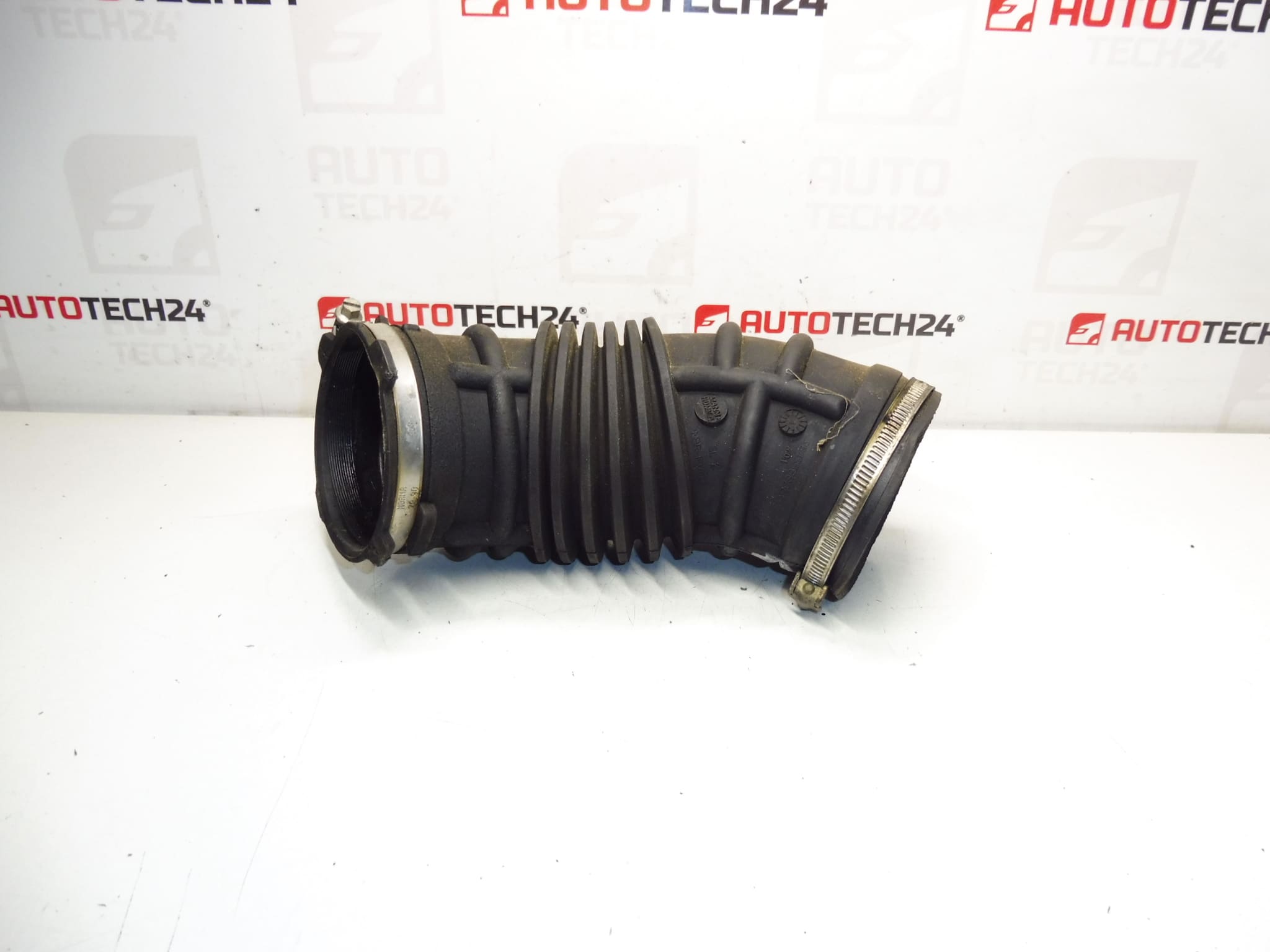 Luchtaansluiting 2.0 16V 130kw Citroën Peugeot 9643568280 143437