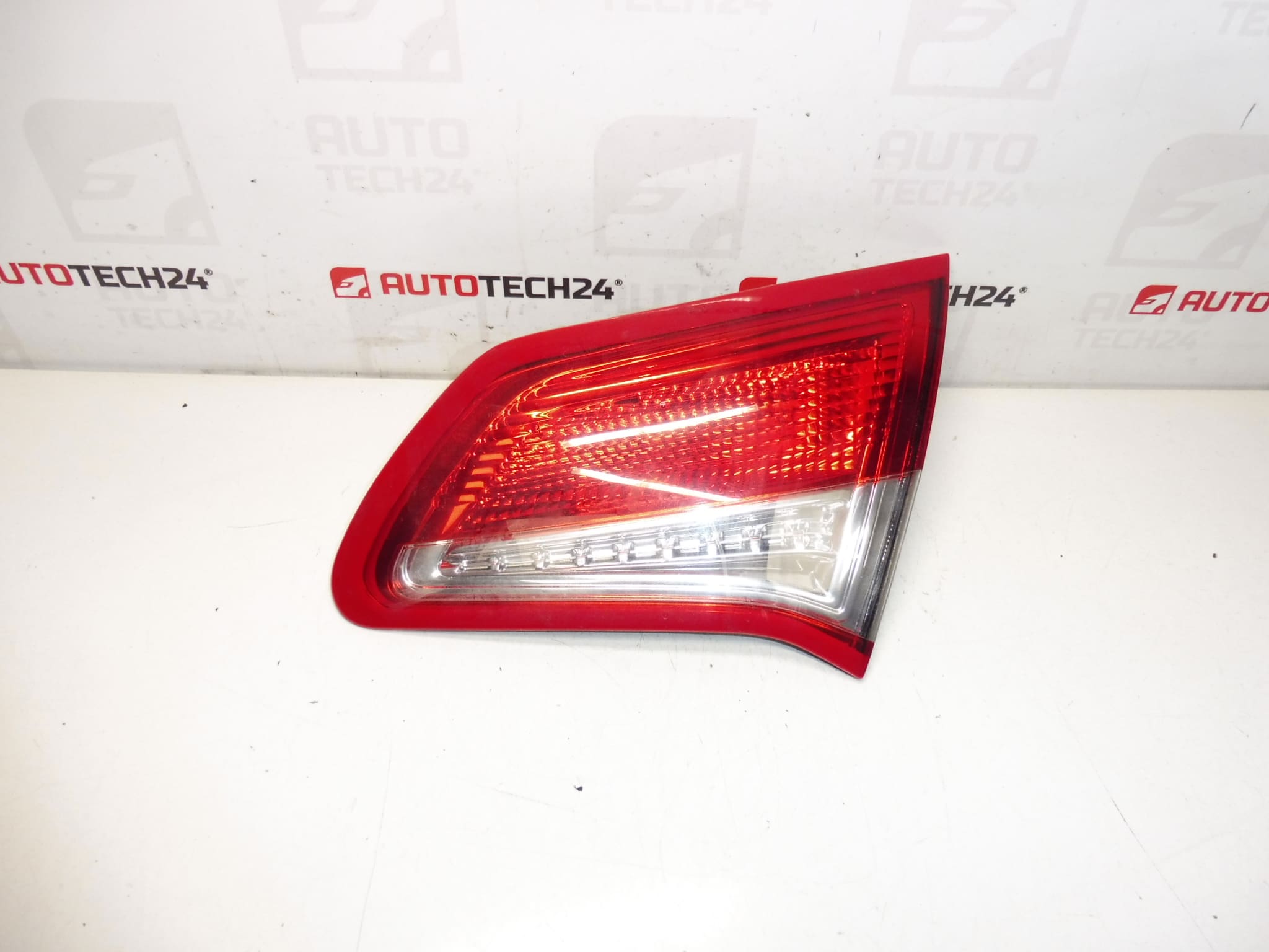 Decoratief frame van de rechter achterlamp Citroën C4 II 9672155480 7453E4