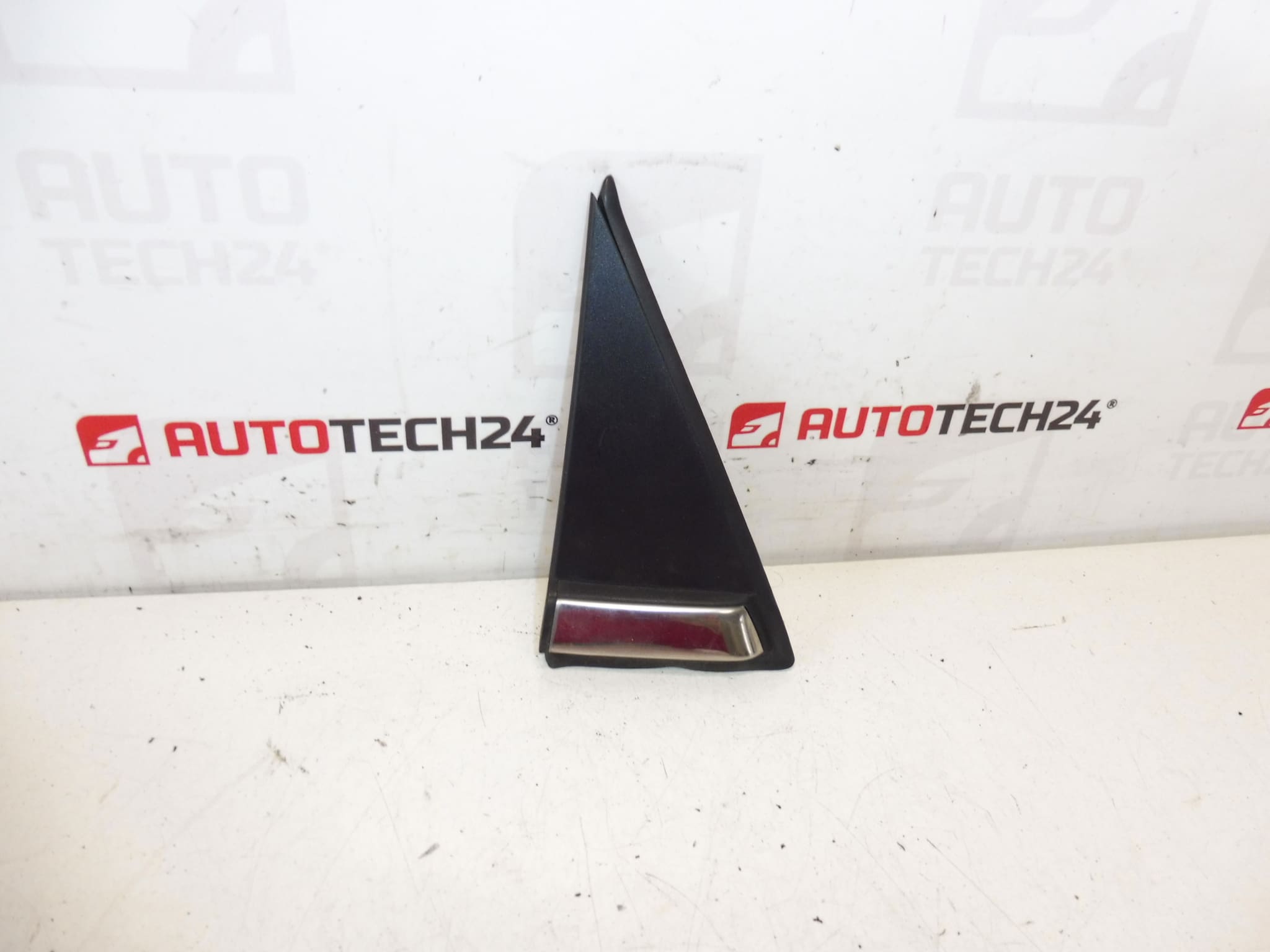 Afdekking voor de rechter spiegel Citroen C3 II A51 9025V9