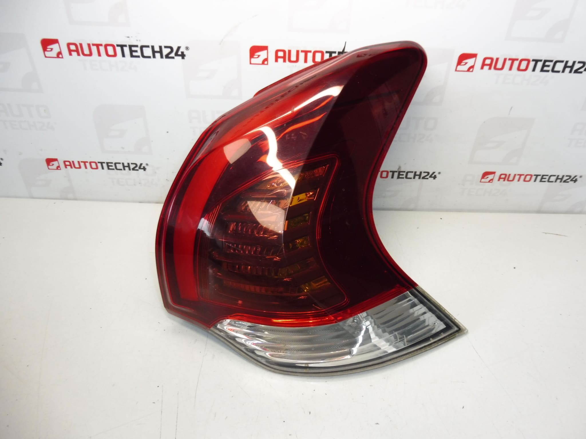 Koplamp rechts achter Peugeot 3008 9805510480