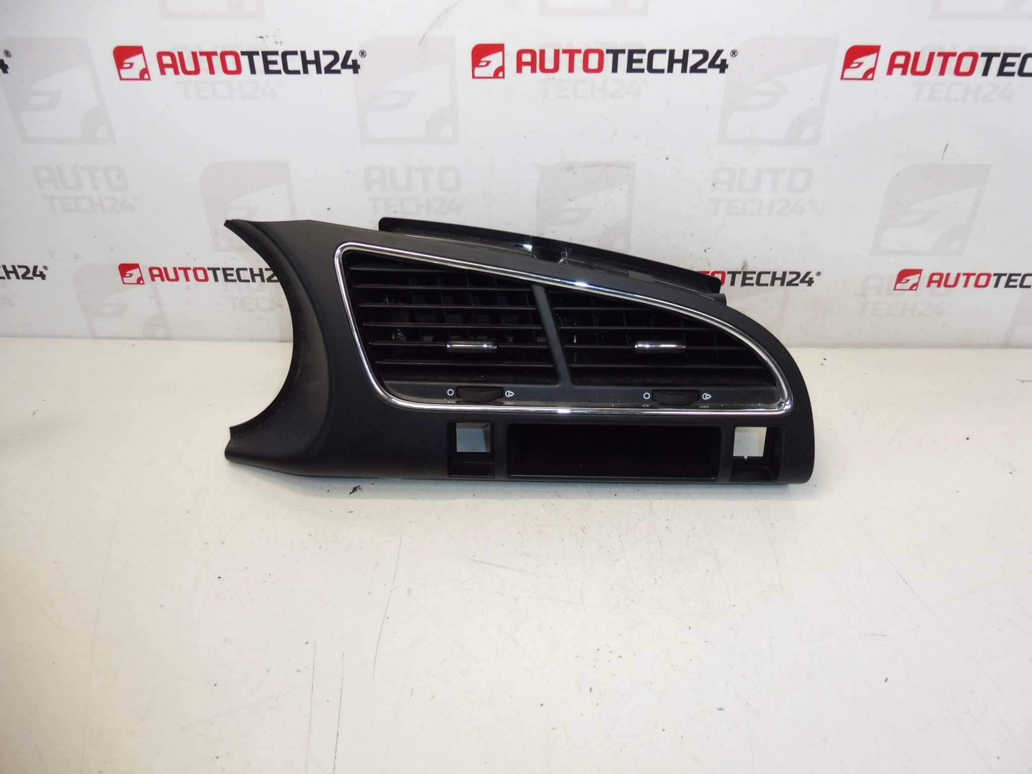 Middenpaneel Peugeot 3008 5008 823114