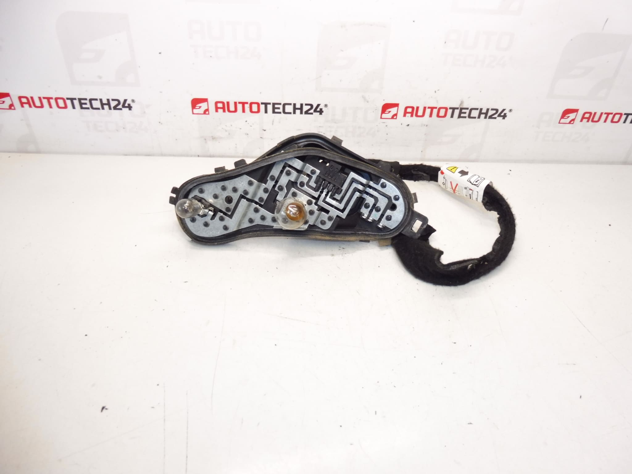 Peugeot 3008 fitting 9805510480