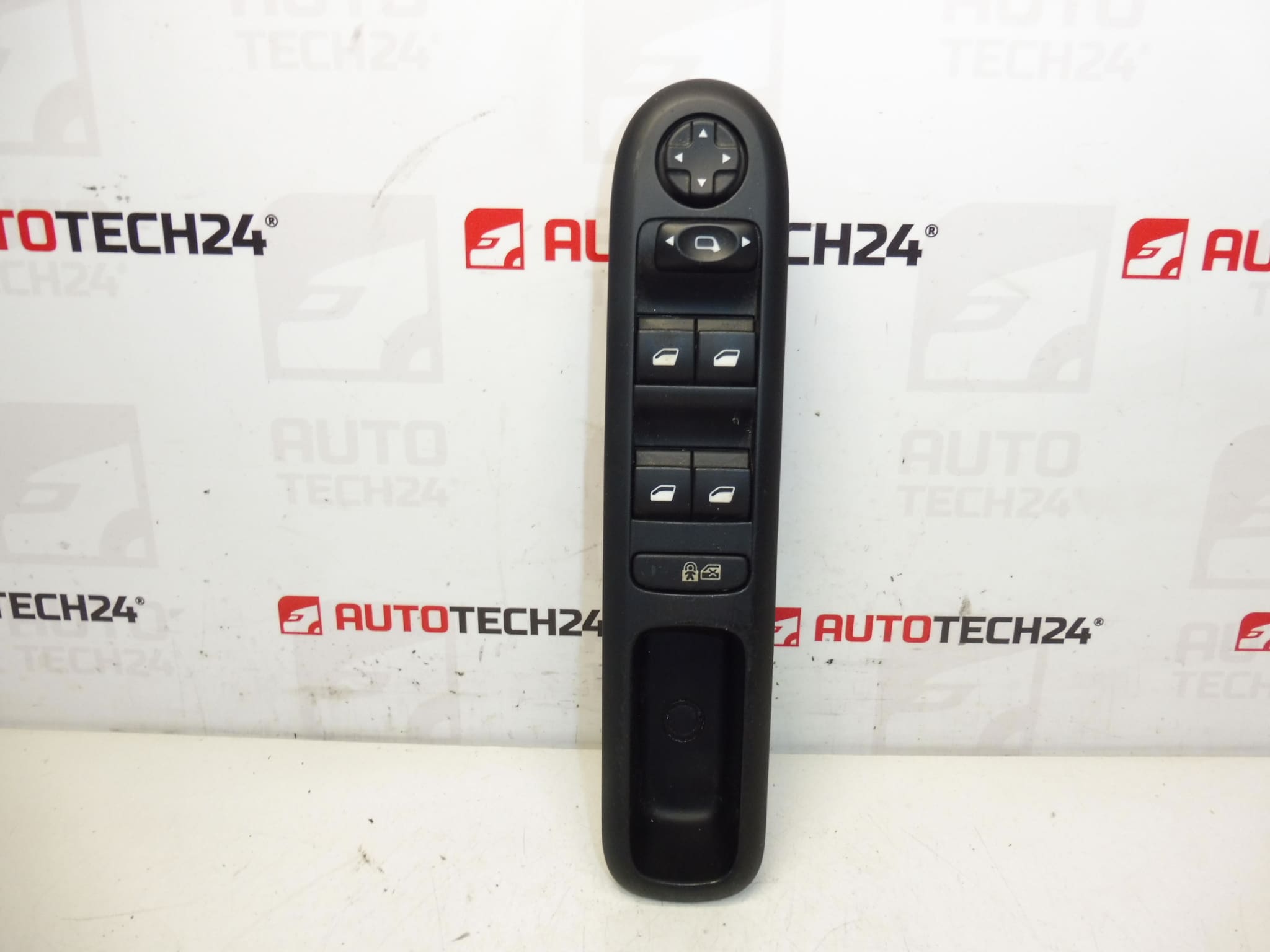 Raam- en spiegelbediening Peugeot 3008 5008 96650620ZD 6490X5