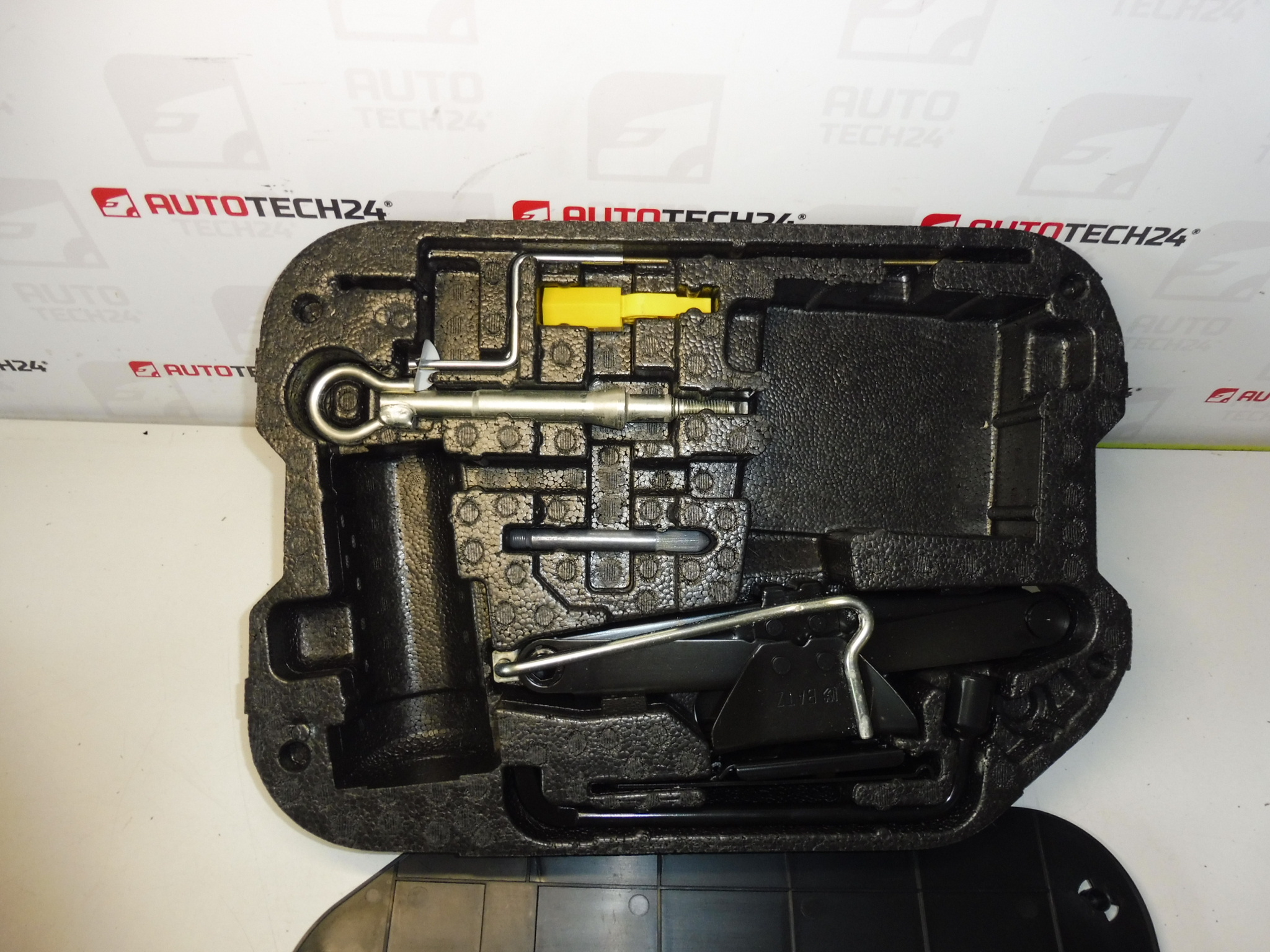Gereedschap, krik, sleutel, Citroën C4 Picasso 6736A7 674418 672594 671809 671739