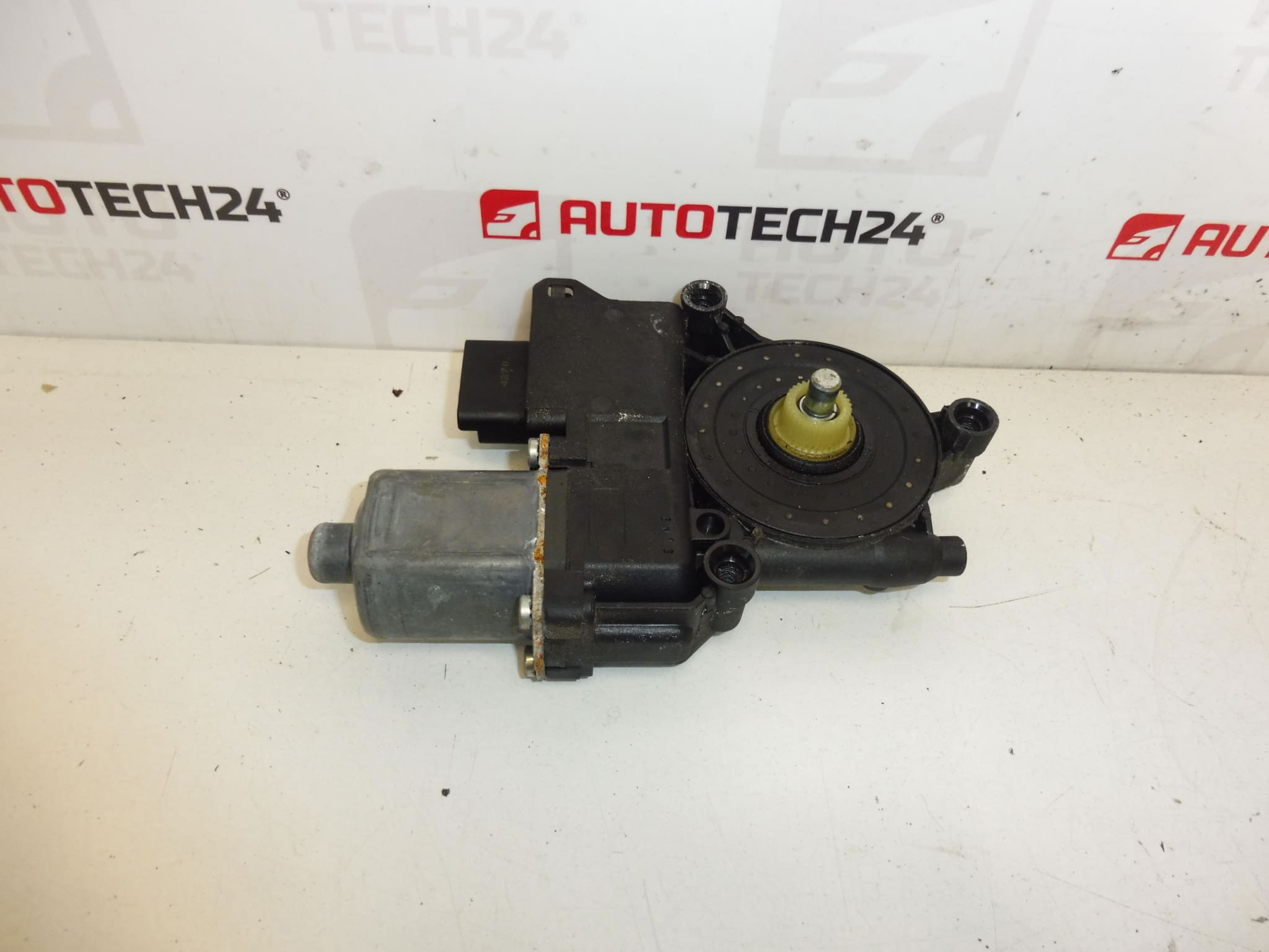 Motormotor voor het Dalen van het Rechterraam Peugeot 308 9657247580 9222CW