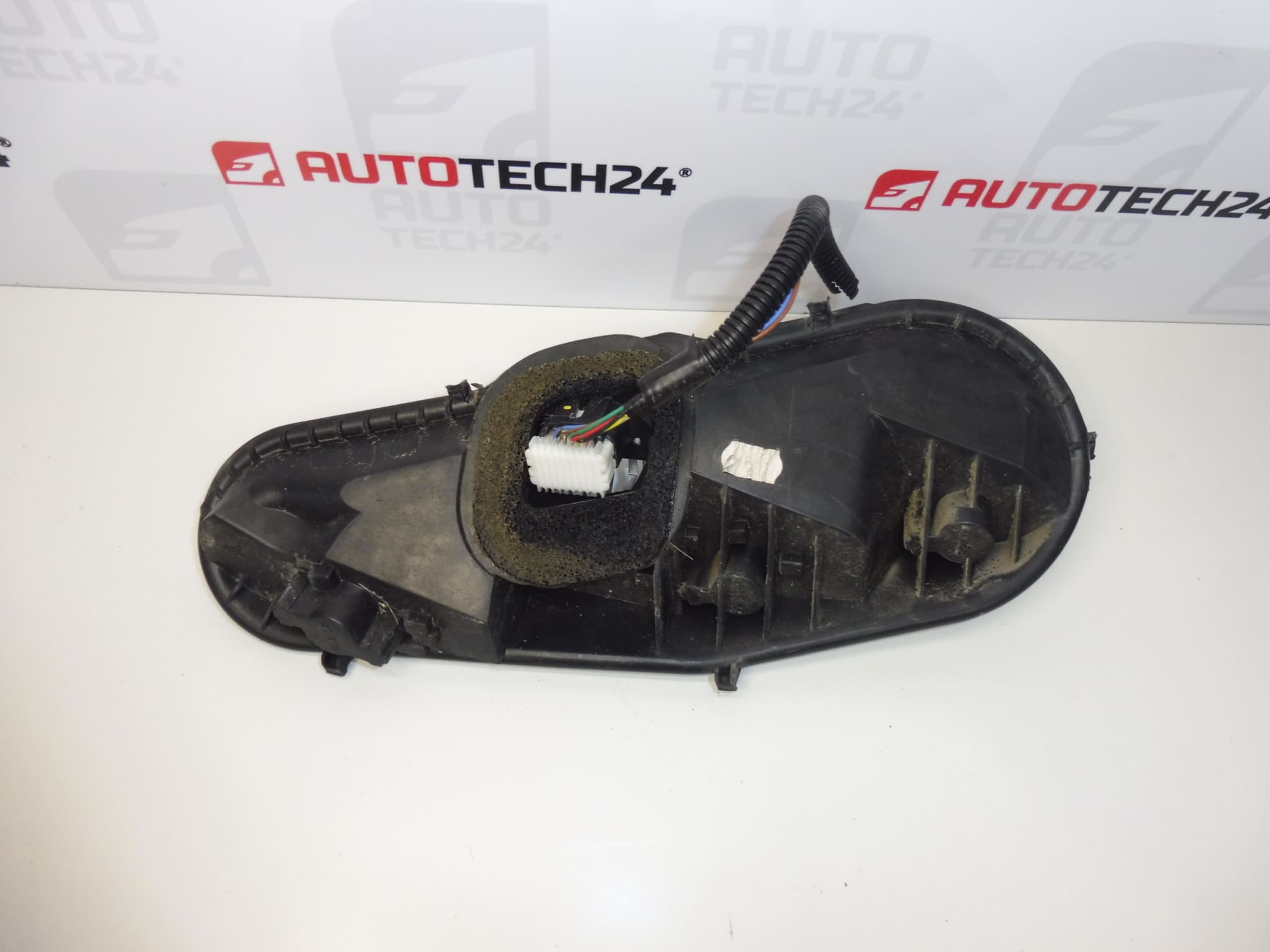 Lamphouder voor het rechter achterlicht Citroën C1 Peugeot 107 1607990780 - Afbeelding 2