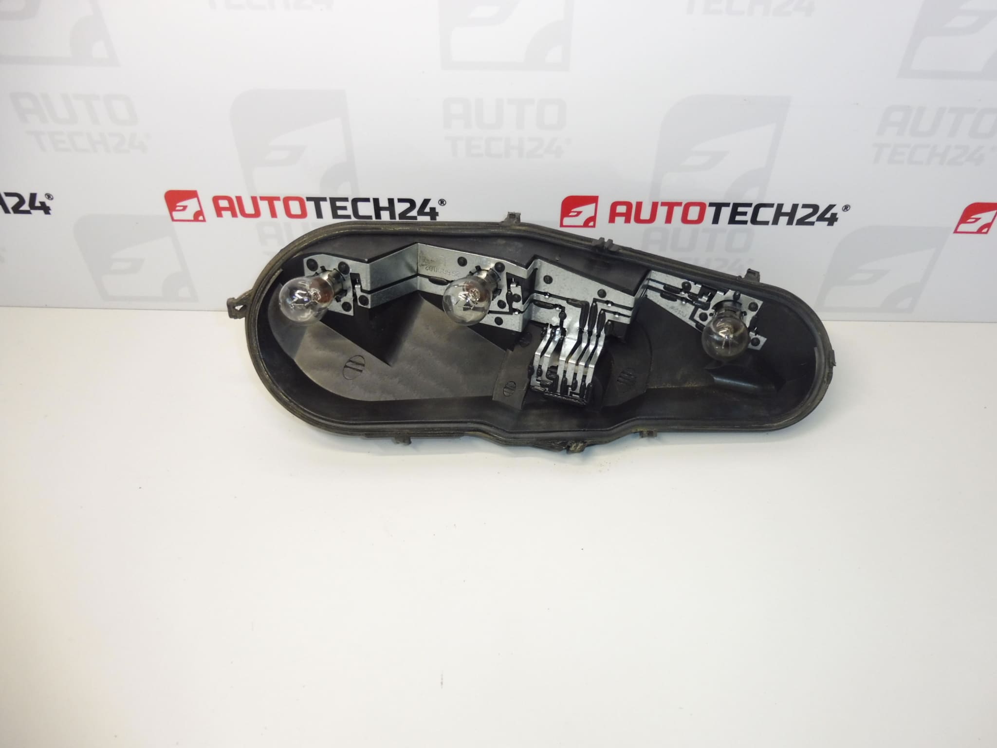Lamphouder voor linker achterlicht Citroën C1 Peugeot 107 1607990980